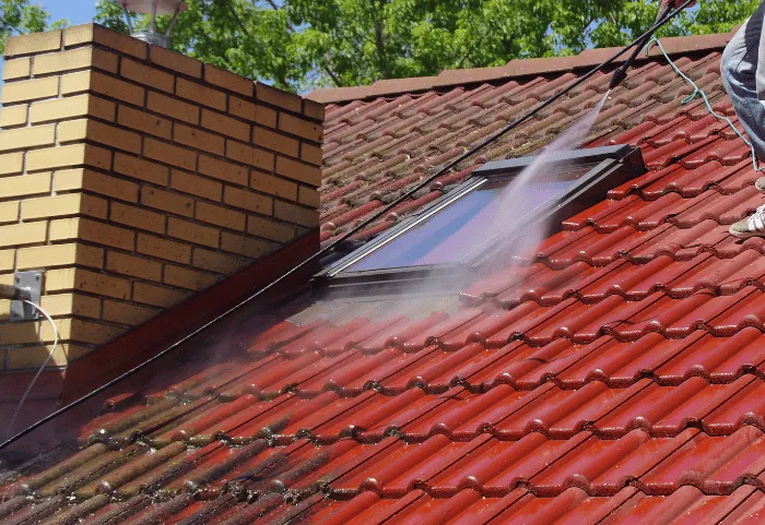 Nettoyage, démoussage et traitement protecteur de toiture à Alès